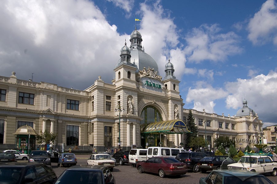 Пл. Двірцева, 1 – Центральний залізничний вокзал ...