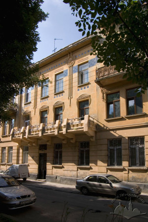 Ul. Bohomolca, 8 – budynek mieszkalny