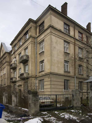 Ul. Metrologiczna, 3 – budynek mieszkalny