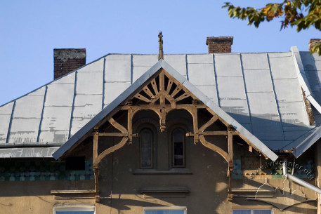 Vul. Henerala Chuprynky, 11a. Wooden construction on the principal elevation