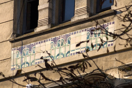 Vul. Henerala Chuprynky, 11a. Detail of the avant-corps on the principal facade