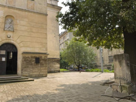 Вул. Сніжна – фігура Діви Марії (не існує)