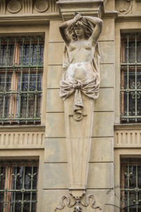 Vul. Hrushevskoho, 5. One of female herms supporting cornice above 3rd floor windows