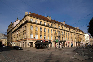 Просп. Свободи, 1–3 – житловий будинок