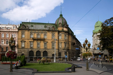 Prosp. Svobody, 15. A view from the east