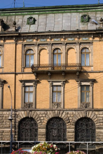Prosp. Svobody, 15. A part of the main facade