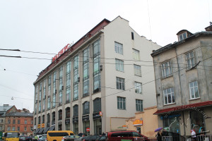Вул. Шпитальна, 1 – ТЦ "Магнус"