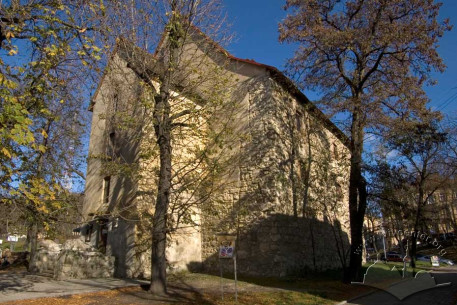 Vul. Pidvalna, 4. A closer view of the building from southwest
