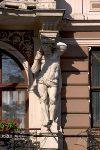 Prosp. Svobody, 13. One of the atlantes supporting a 3rd floor balcony