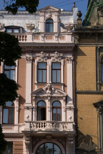 Prosp. Svobody, 13. A lateral part of the principal facade