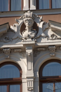 Prosp. Svobody, 13. Decorative plasterwork above the 3rd floor windows