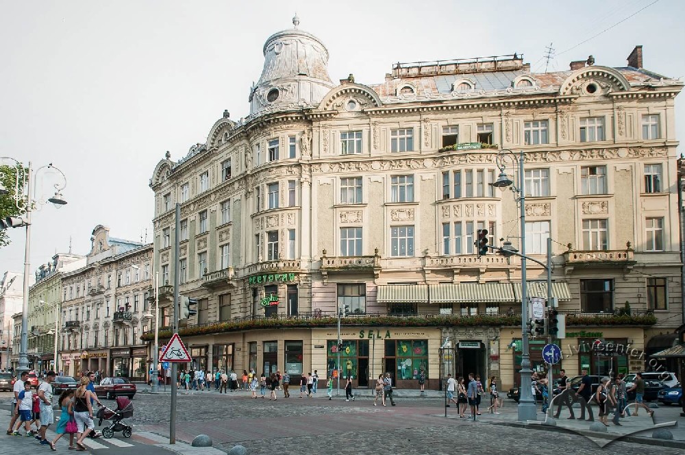 Пл. Міцкевича, 06-07 – житловий будинок з офісними приміщеннями і ...