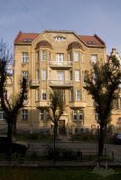 Вул. Паркова, 14 – житловий будинок