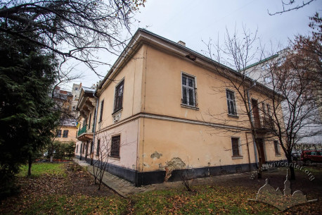 Vul. Zelena, 24. A general view from the north