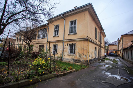 Vul. Zelena, 24. A general view from the south