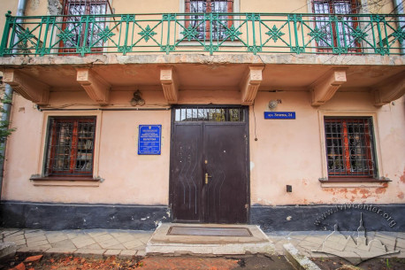 Vul. Zelena, 24. The main entrance