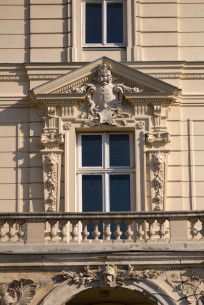 Vul. Kopernika, 15. A french window above the entrance. A cartouche depicts Pilawa - the coat-of-arms of Potocki family