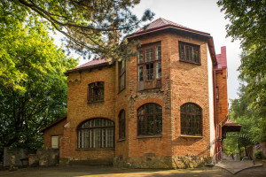 Вул. Метрологічна, 14a – колишня вілла