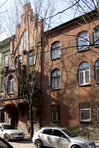 Вул. Листопадового чину, 11. Фрагмент фасаду з боку вул. Новаківського