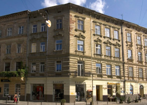 Pl. Henerala Hryhorenka, 1a – residential building