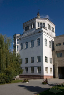 Вул. Пекарська, 50. Південний фасад західного крила будинку