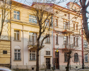Вул. Вишенського, 32 – житловий будинок