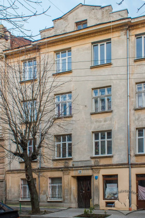 Вул. Вишенського, 38 – житловий будинок