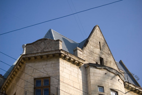 Vul. Bohomoltsia, 2. Uppermost part of the facade