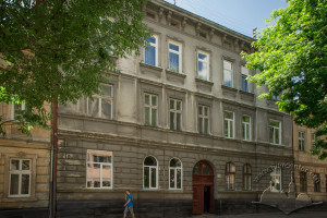 Вул. Софії Яблонської, 36 – житловий будинок