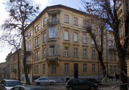 Ul. Akademika Bohomolca, 10. Ogólny widok domu od strony północno-wschodniej