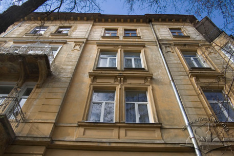 Ul. Akademika Bohomolca, 10. Elewacja boczna.