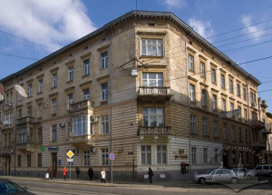 Vul. Akademika Bohomoltsia, 1 – residential building