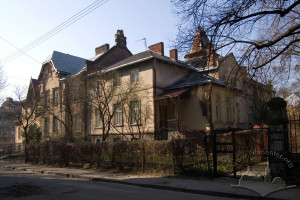 Ul. Kolberga, 4 – budynek mieszkalny