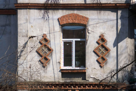 Вул. Котляревського, 4. Вікно 2-го поверху