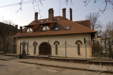 Вул. Метрологічна, 2. Північно-східний фасад