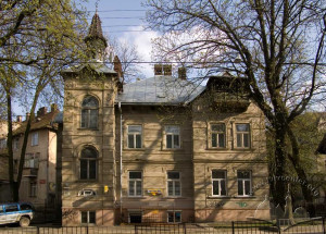 Вул. Генерала Чупринки, 19 – житловий будинок