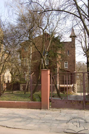 Ul. Kotlarewskiego, 47 – budynek mieszkalny