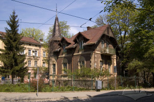 Вул. Генерала Чупринки, 21 – будинок наукового товариства ім. Шевченка