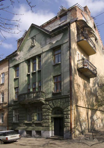 Вул. Здоров'я, 6. Головний фасад