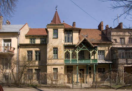 Вул. Котляревського, 29. Головний (південно-західний) фасад