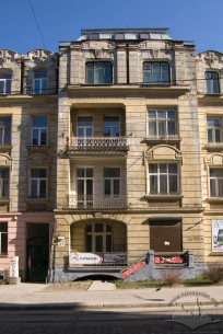 Вул. Генерала Чупринки, 47. Ризаліт головного фасаду