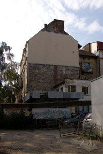 Vul. Henerala Chuprynky, 60. A view of the rear facade