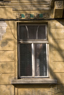 Ul. Akademika Bohomolca, 5. Okno parterowe