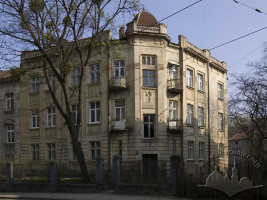 Vul. Kotlyarevskoho, 21 – residential building