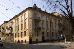 Vul. Nechuia-Levytskoho, 15 – residential building