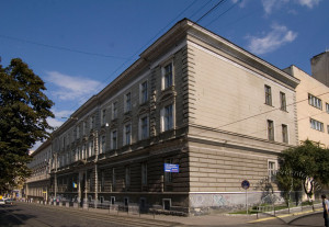 Вул. Дорошенка, 41 – корпус ЛНУ ім. Франка