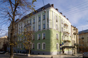 Вул. Дорошенка, 77 – житловий будинок