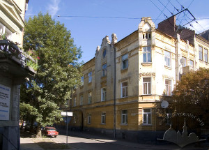 Вул. Глібова, 2 – житловий будинок