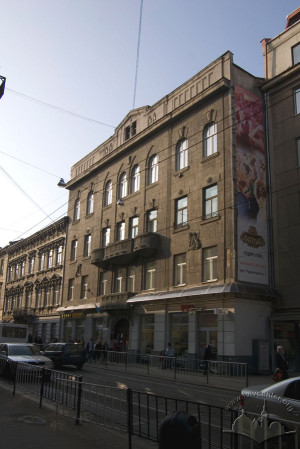 Вул. Дорошенка, 14 – житловий будинок