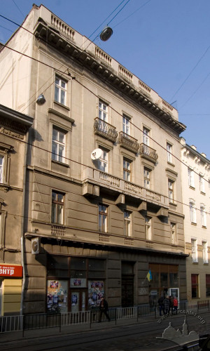 Вул. Дорошенка, 22 – житловий будинок